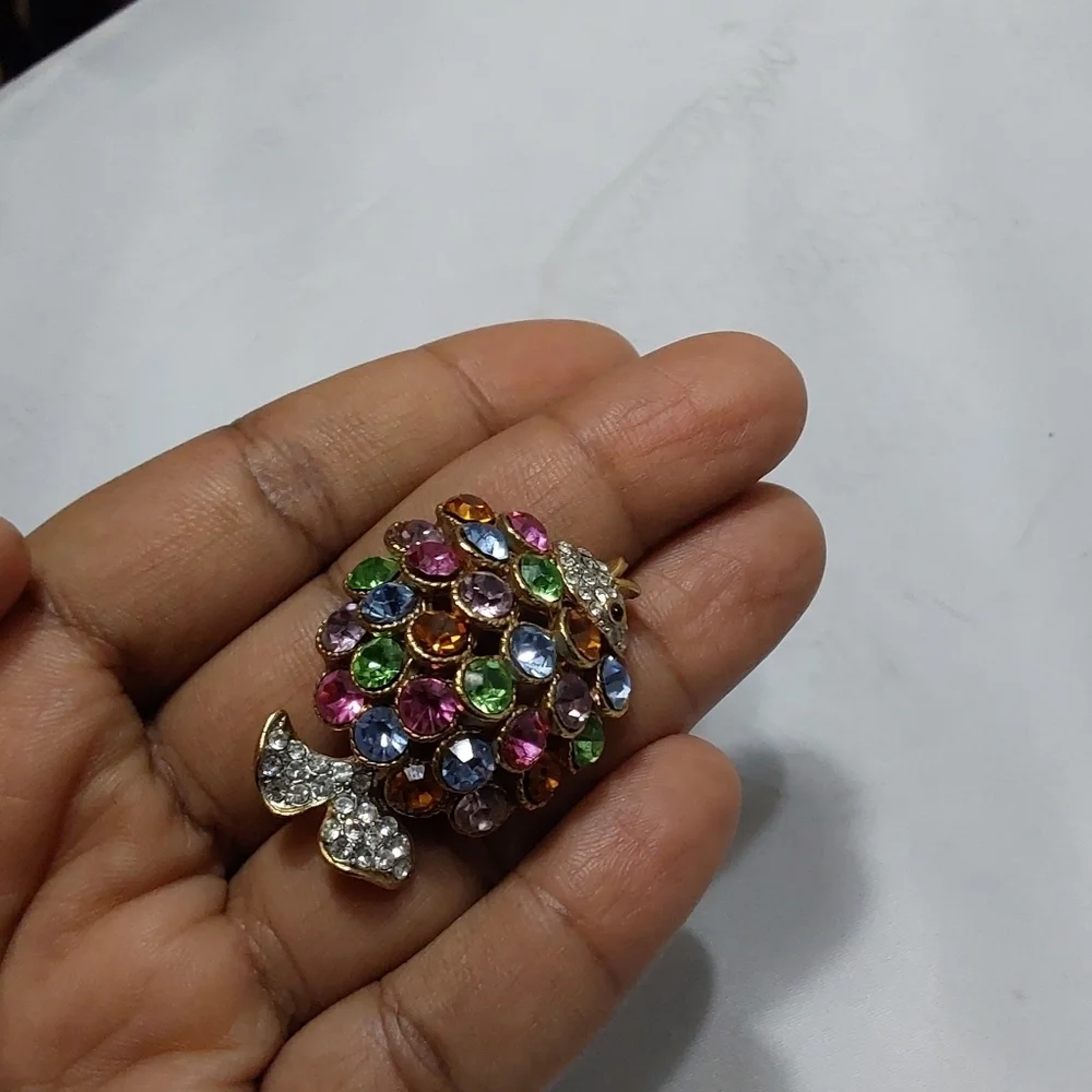 KOI/ MULTICOLORED PUFFER FISH PIN BROOCH‎